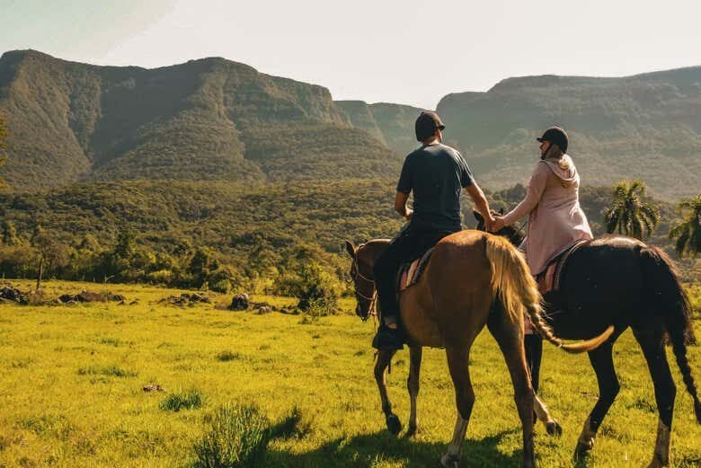 Passeio a Cavalo em Praia Grande – Entre Cânions e Tradições!