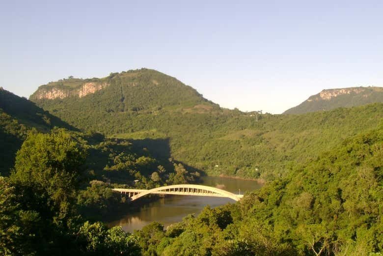 Tour Vale do Rio das Antas & Vinícolas da Serra Gaúcha — Uma imersão entre montanhas e sabores!