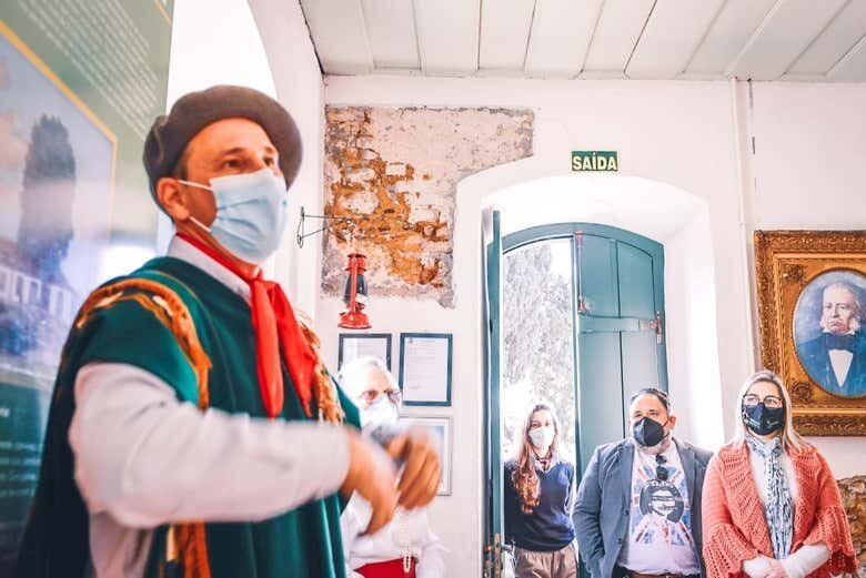 Rumo a Porto Alegre: passeio de catamarã e tour cultural por Guaíba!