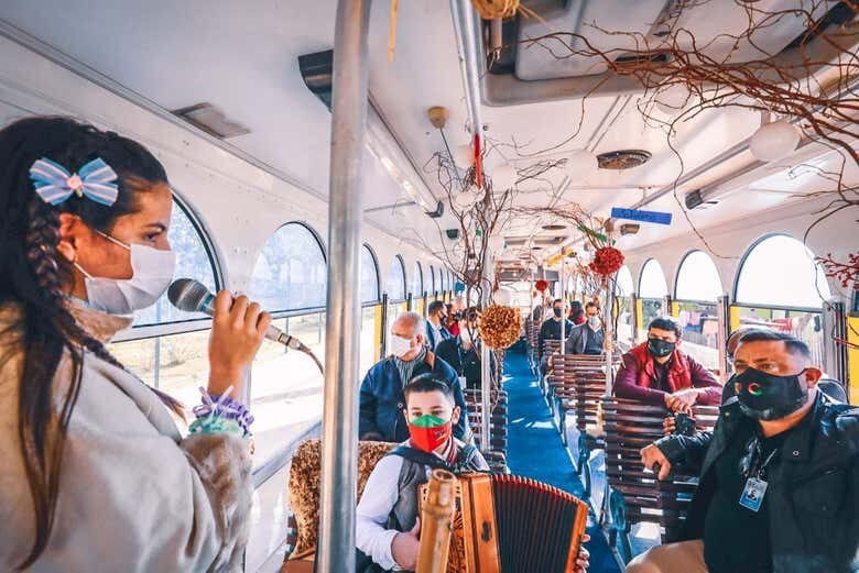 Rumo a Porto Alegre: passeio de catamarã e tour cultural por Guaíba!