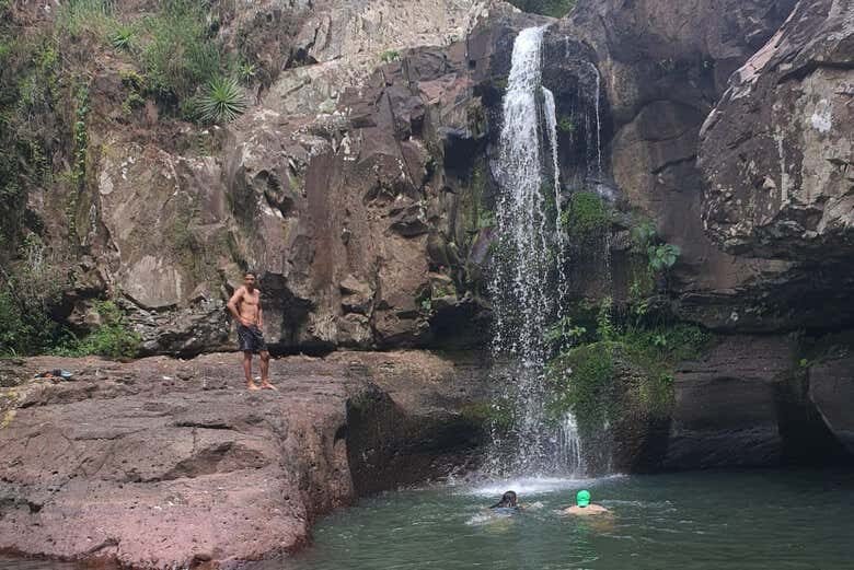 Aventura Colonial sobre Rodas: Passeio de Caminhão Militar em Ivorá e Quarta Colônia!
