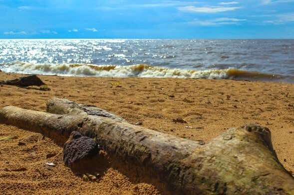Ilha de Mosqueiro: Praias, História e Sabores Amazônicos saindo de Belém!