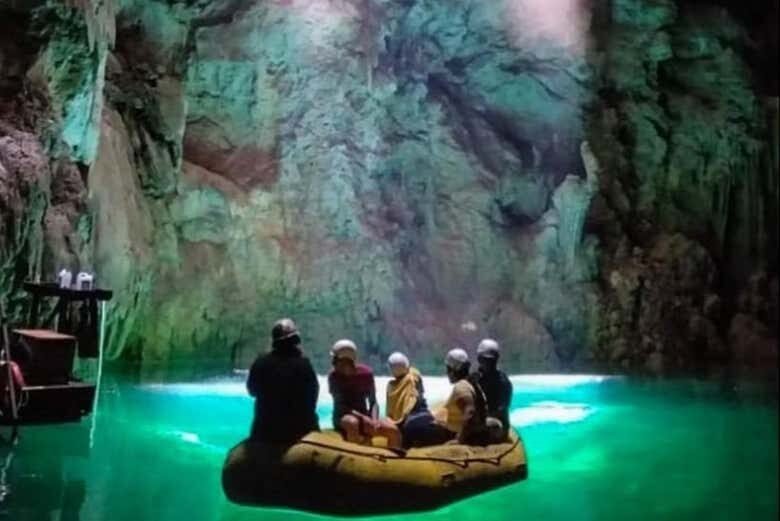 Descida ao Inexplorado: Rapel Elétrico no Abismo de Anhumas!