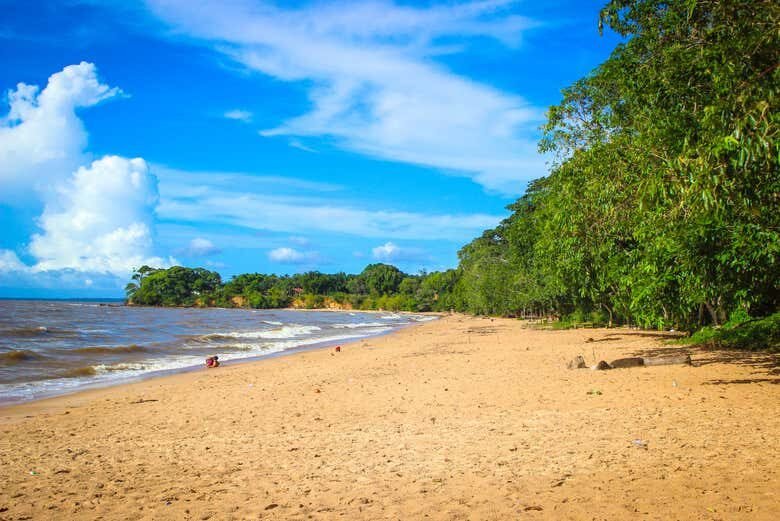 Ilha de Mosqueiro: Praias, História e Sabores Amazônicos saindo de Belém!