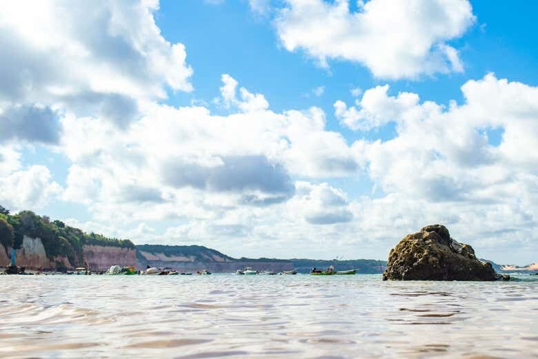 Desfrute das Incríveis Praias de Pipa com Partida de João Pessoa!
