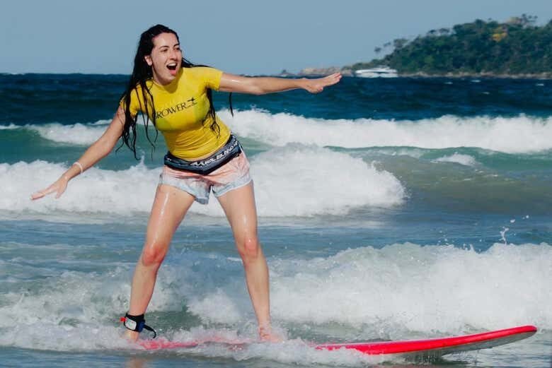 Desfrute de Aulas de Surfe Incríveis nas Praias de Bombinhas!