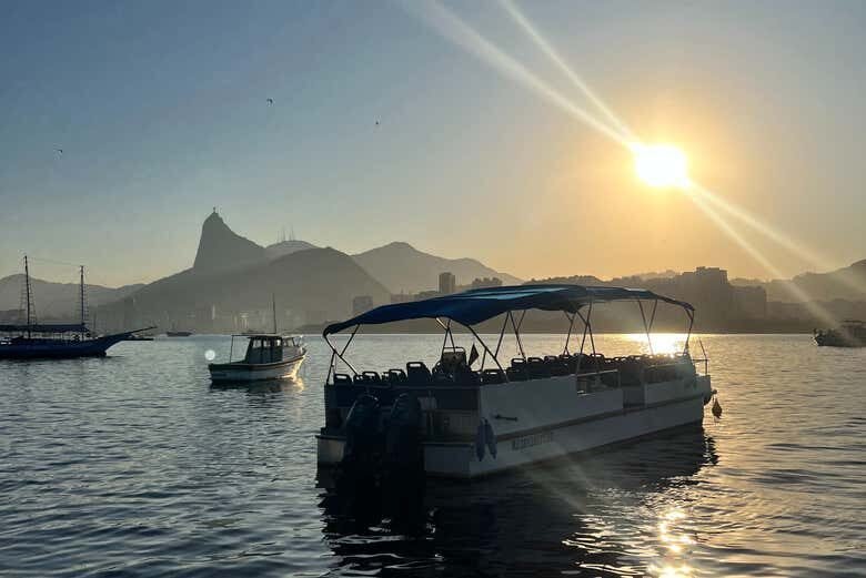 Passeio de Barco pela Baía de Guanabara com Café da Manhã Flutuante!