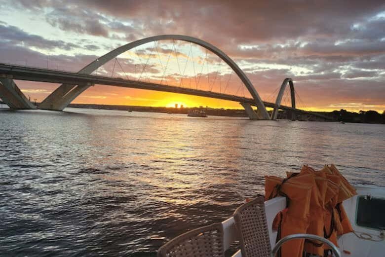 Explore a Brasília Futurista: Excursão Completa com Saída de Goiânia!