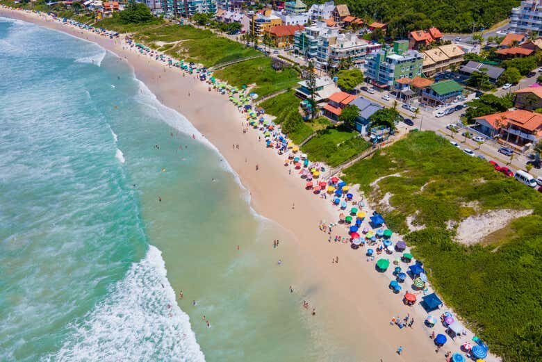 Tour pelas Praias de Bombinhas: Descubra o Paraíso do Sul do Brasil!