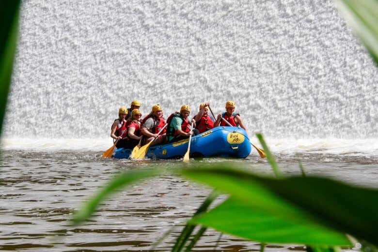 Aventura de Rafting no Rio Paranhana com Transporte a Partir de Caxias do Sul!