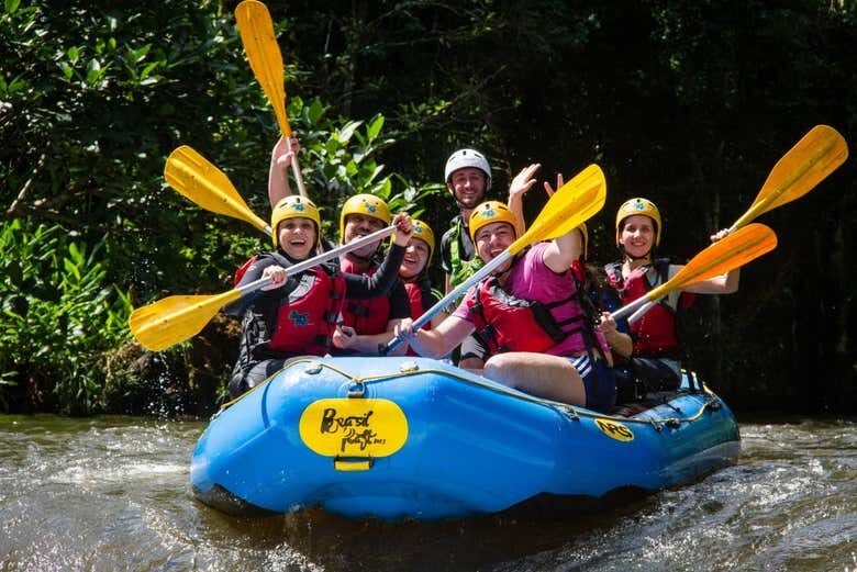 Aventura de Rafting no Rio Paranhana com Transporte a Partir de Caxias do Sul!