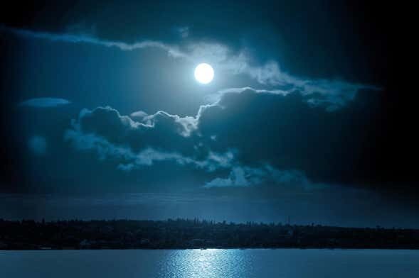 Aventuras Noturnas: Rafting sob a Luz da Lua em Três Coroas!