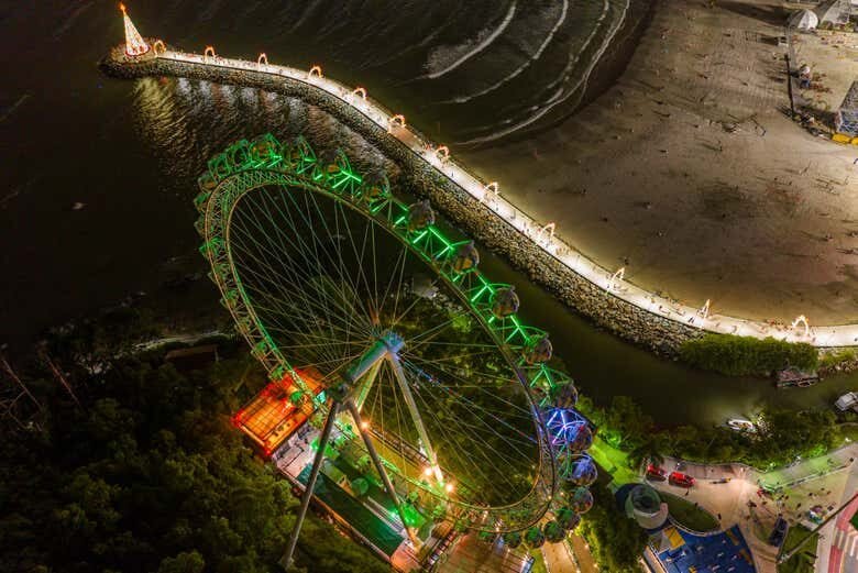 Vista Incrível de Balneário Camboriú na FG Big Wheel: Uma Experiência Panorâmica Única!