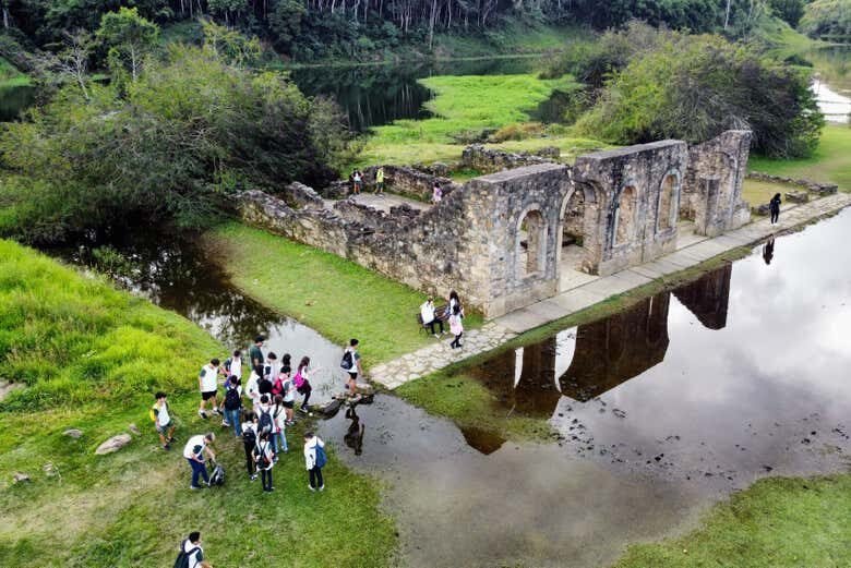 História viva e natureza exuberante: Mangaratiba + Parque Arqueológico de São João Marcos!