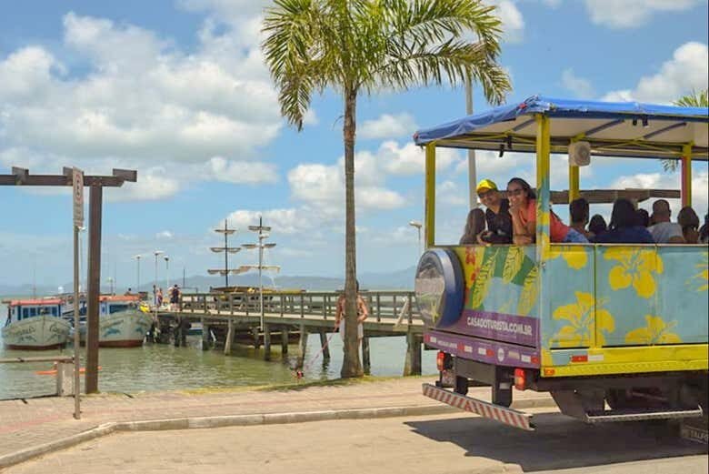 Tour pelas Praias de Bombinhas: Descubra o Paraíso do Sul do Brasil!