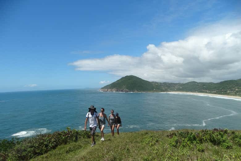 Exploração Impressionante na Trilha da Praia do Silveira!