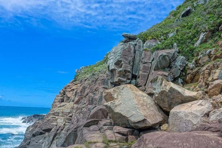 Exploração Impressionante na Trilha da Praia do Silveira!