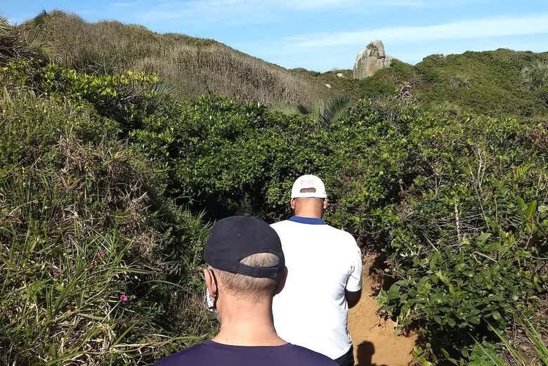 Trilha pelo Farol de Imbituba: Descubra a História e Beleza de Santa Catarina!