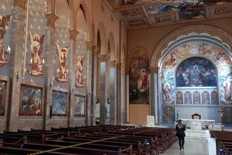 Tour por Caxias do Sul com Visita a Vinícola: Explore a Herança Italiana e Delicie-se com Vinho e Chocolate!