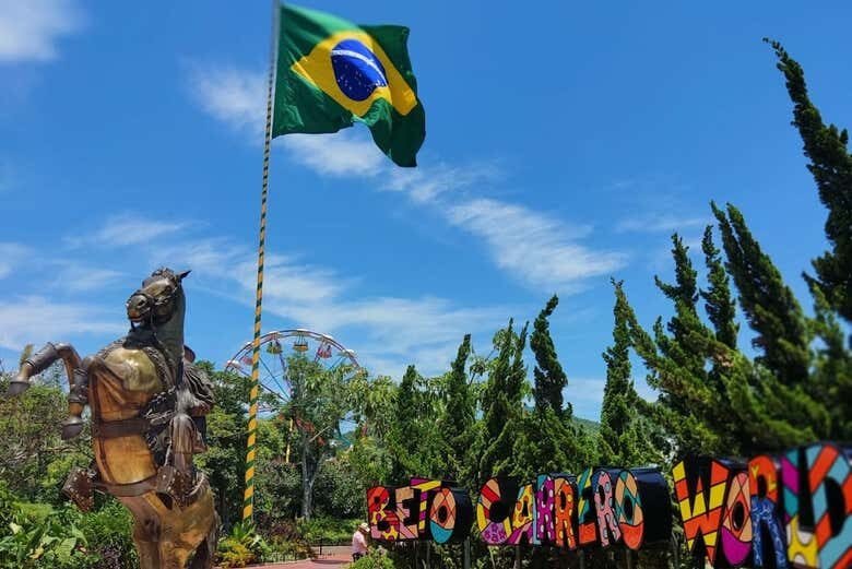 Diversão sem limites no Beto Carrero World com guia exclusivo!