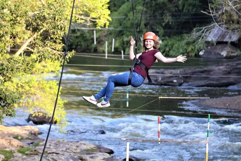 Aventura Radical de Tirolesa em Três Coroas: Voe sobre o Rio Paranhana!