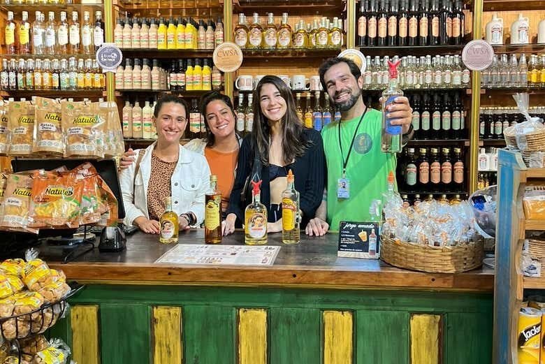 Sabores de Paraty: Tour pelas Cachaçarias com Degustação!