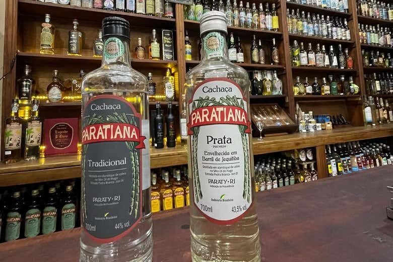 Sabores de Paraty: Tour pelas Cachaçarias com Degustação!