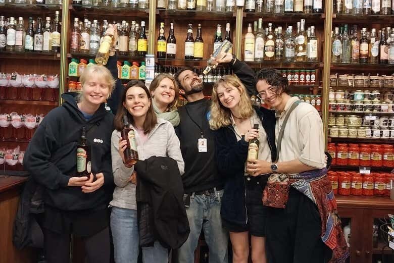 Sabores de Paraty: Tour pelas Cachaçarias com Degustação!