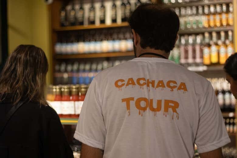 Sabores de Paraty: Tour pelas Cachaçarias com Degustação!