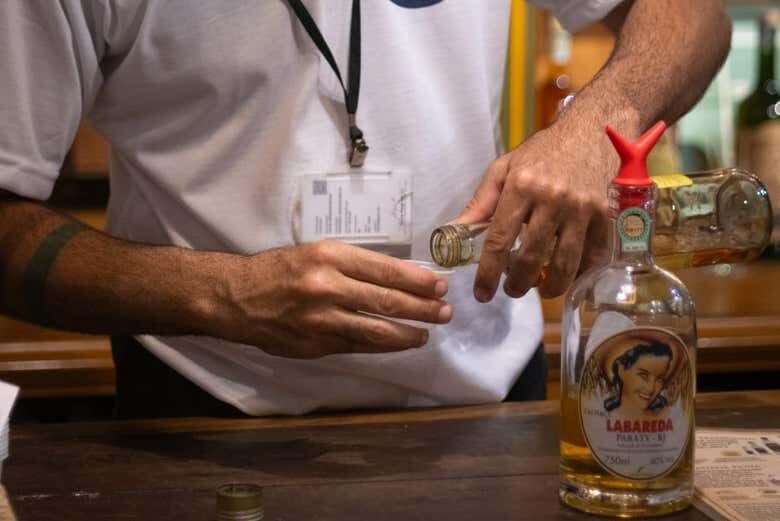 Sabores de Paraty: Tour pelas Cachaçarias com Degustação!