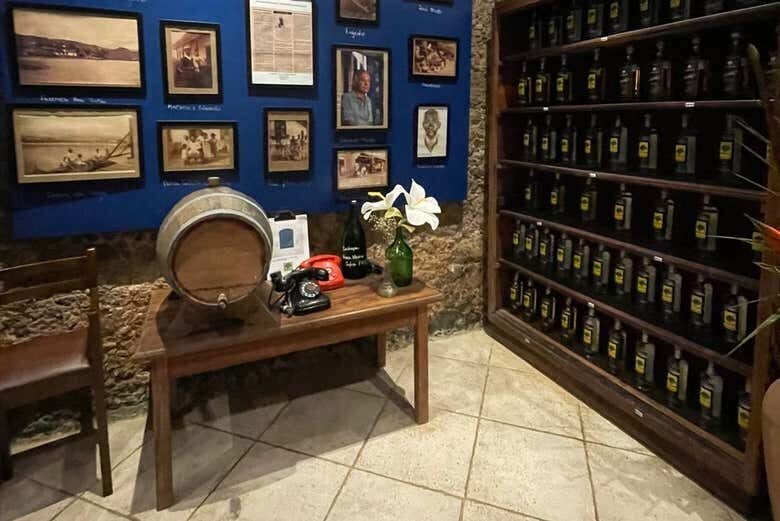 Sabores de Paraty: Tour pelas Cachaçarias com Degustação!