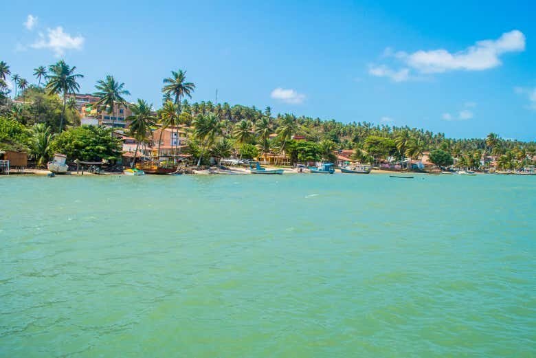 Paraíso Tropical em Barra do Cunhaú: Praias, Rio e Passeio de Barco!