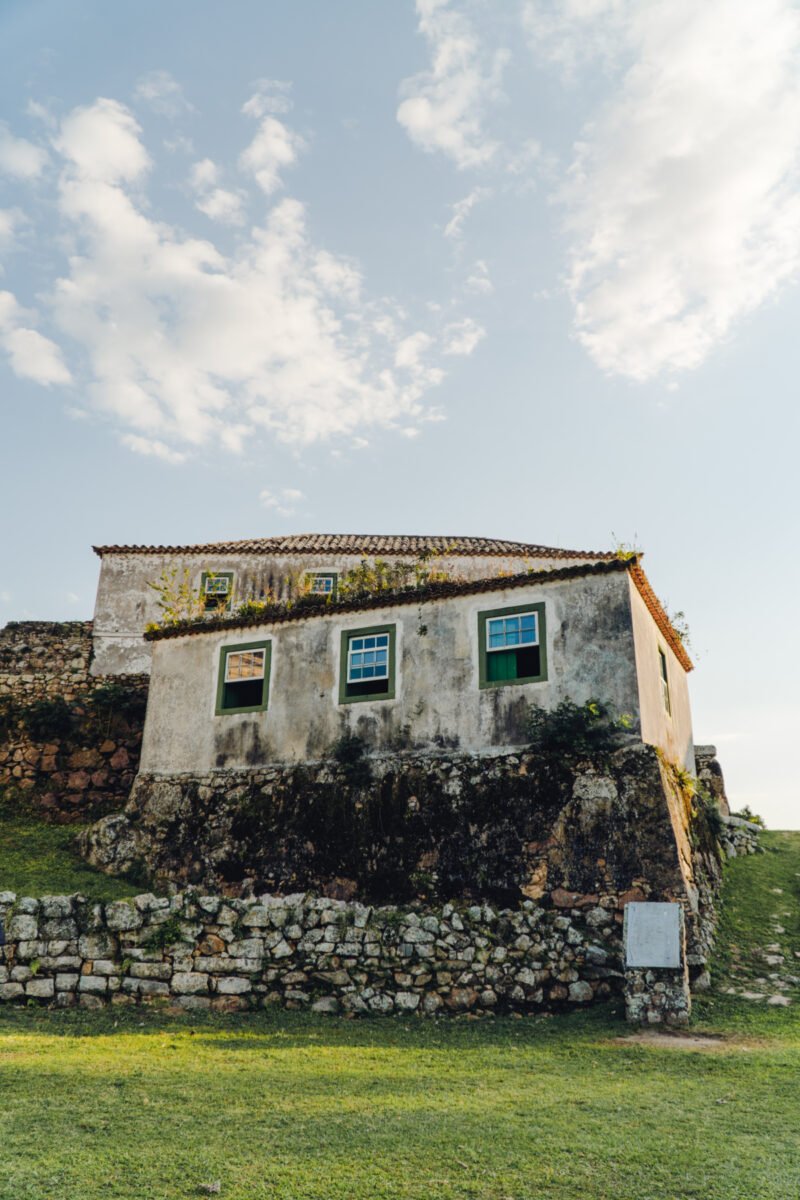 Passeio de Barco Pirata – Ilhas Tropicais em Floripa: escuna + história + paraísos!