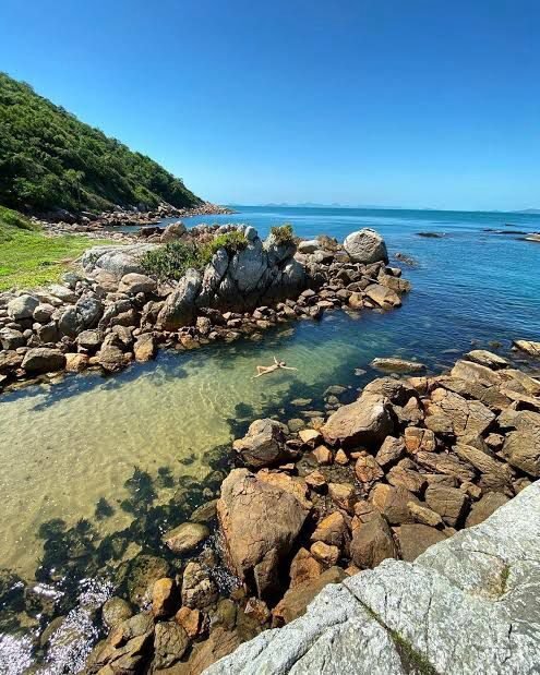Aventura Pirata em Bombinhas: Diversão a Bordo e Mergulho no Mar!