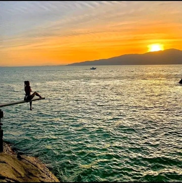 Aventura Pirata em Bombinhas: Diversão a Bordo e Mergulho no Mar!