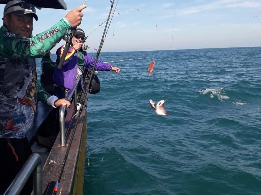 Pescaria em Alto Mar em Bombinhas: Aventura Completa no Oceano!