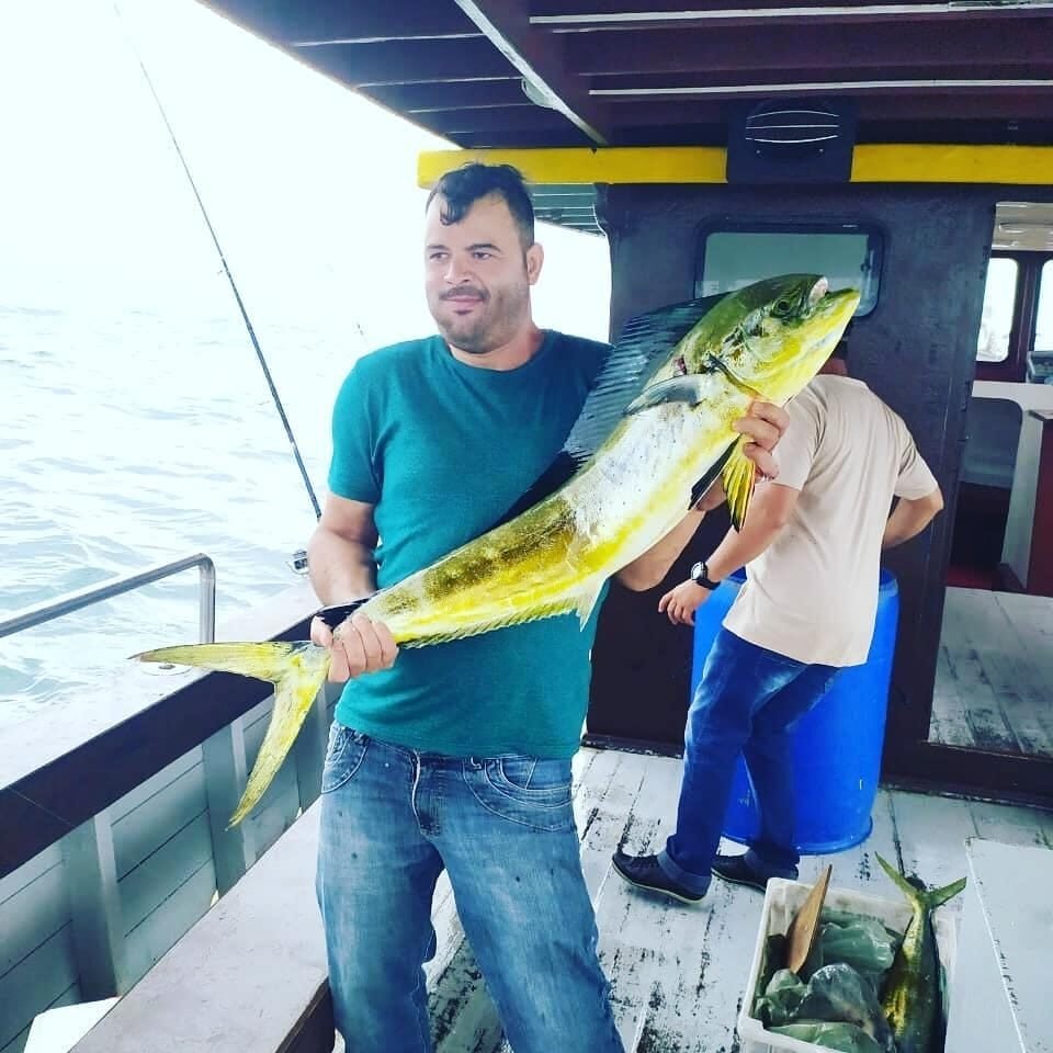 Pescaria em Alto Mar em Bombinhas: Aventura Completa no Oceano!